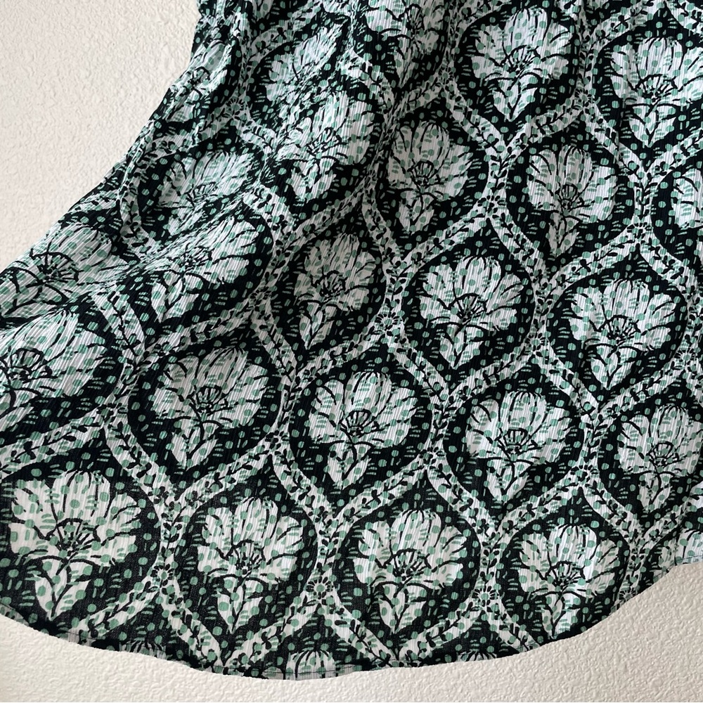 Elegant Black and White Patterned Women's Top - Picture 8 of 10